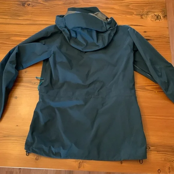Arc’teryx Alpha AR hardshell hoody, size M, EUC - Picture 3 of 13